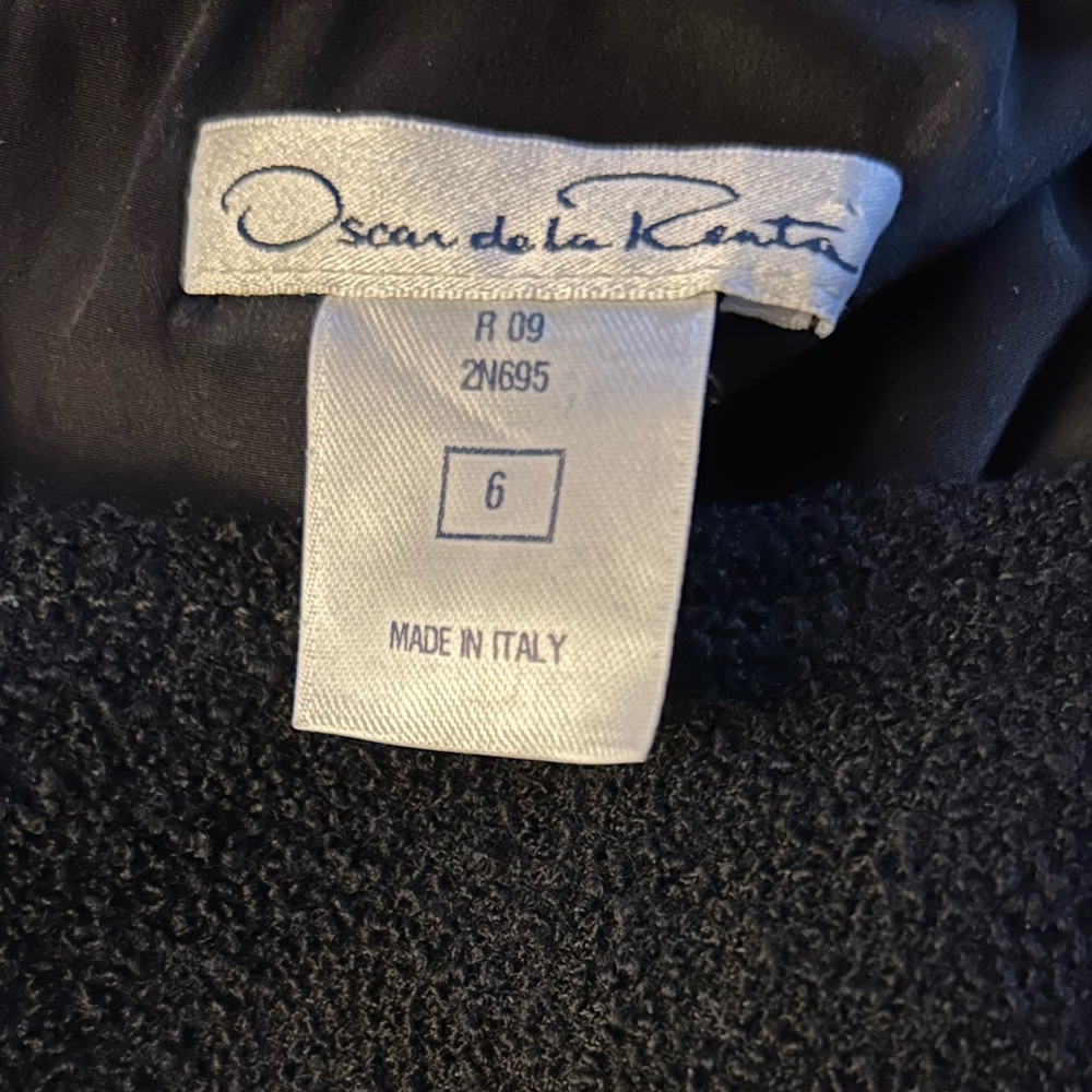 Oscar de la Renta One Shoulder Black dress with Bow and Pockets Size 6 - Picture 6 of 7